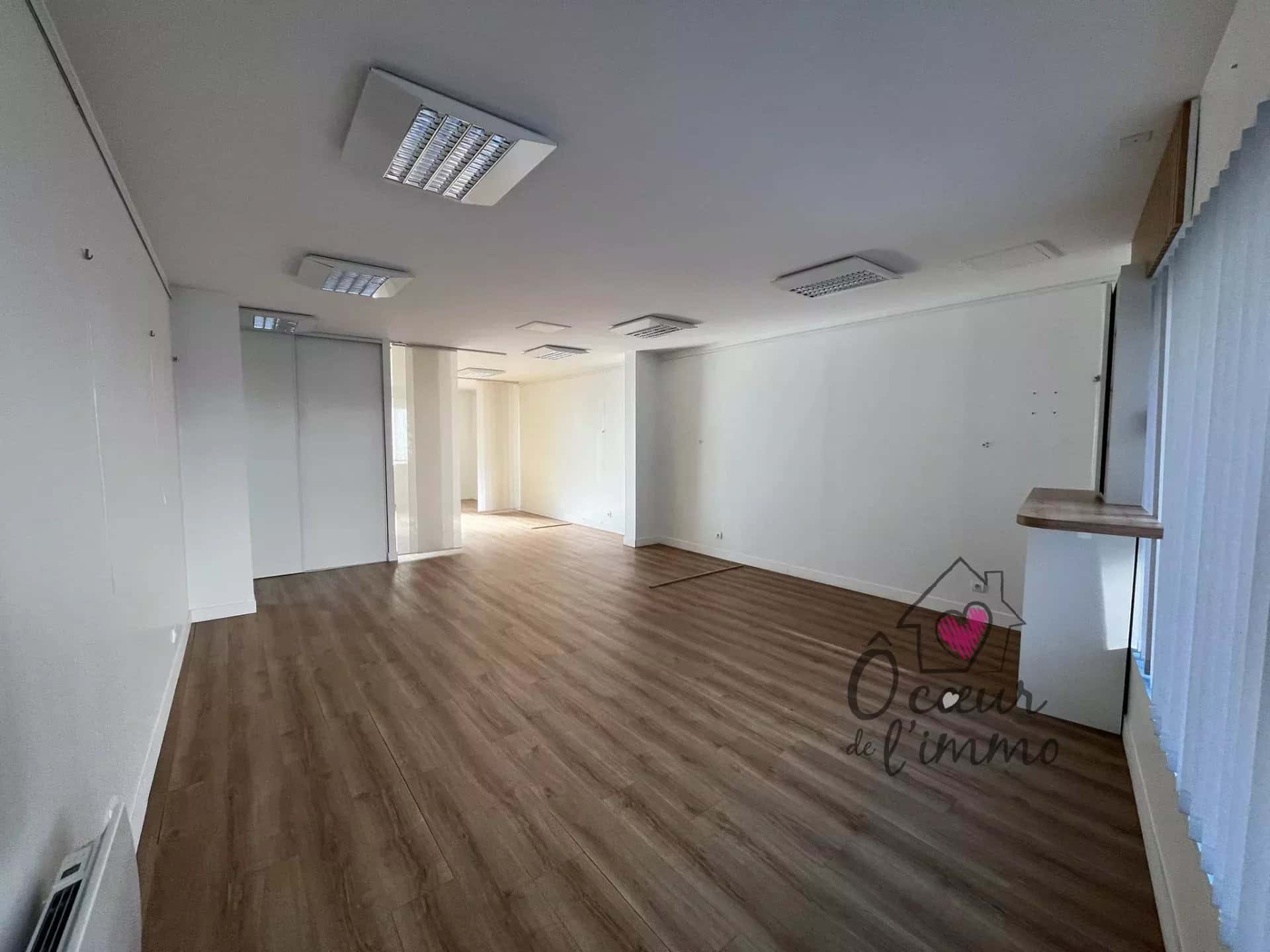 5 MIN CENTRE VILLE – CHOLET – LOCAL BUREAUX