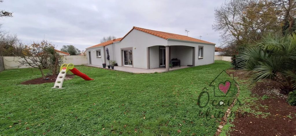 Maison plain pied  : 4 chambres avec garage.