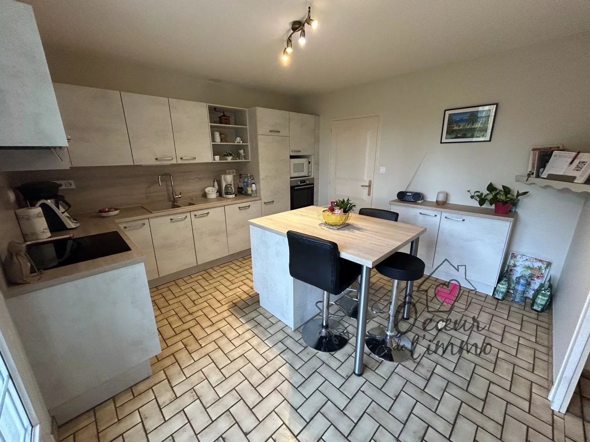 PAVILLON DE 124M2 SUR 4800M² DE TERRAIN