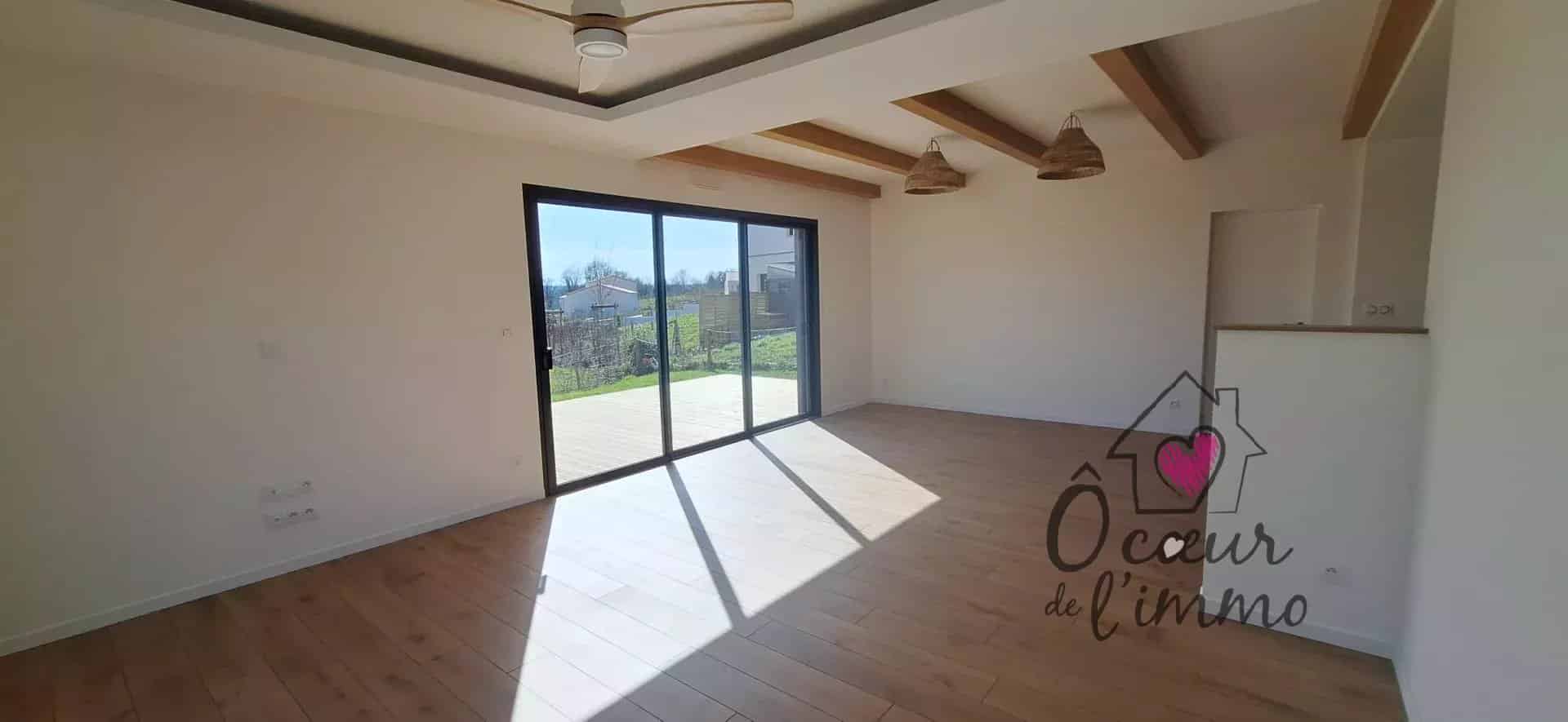 Plain pied : 3 chambres + garage.