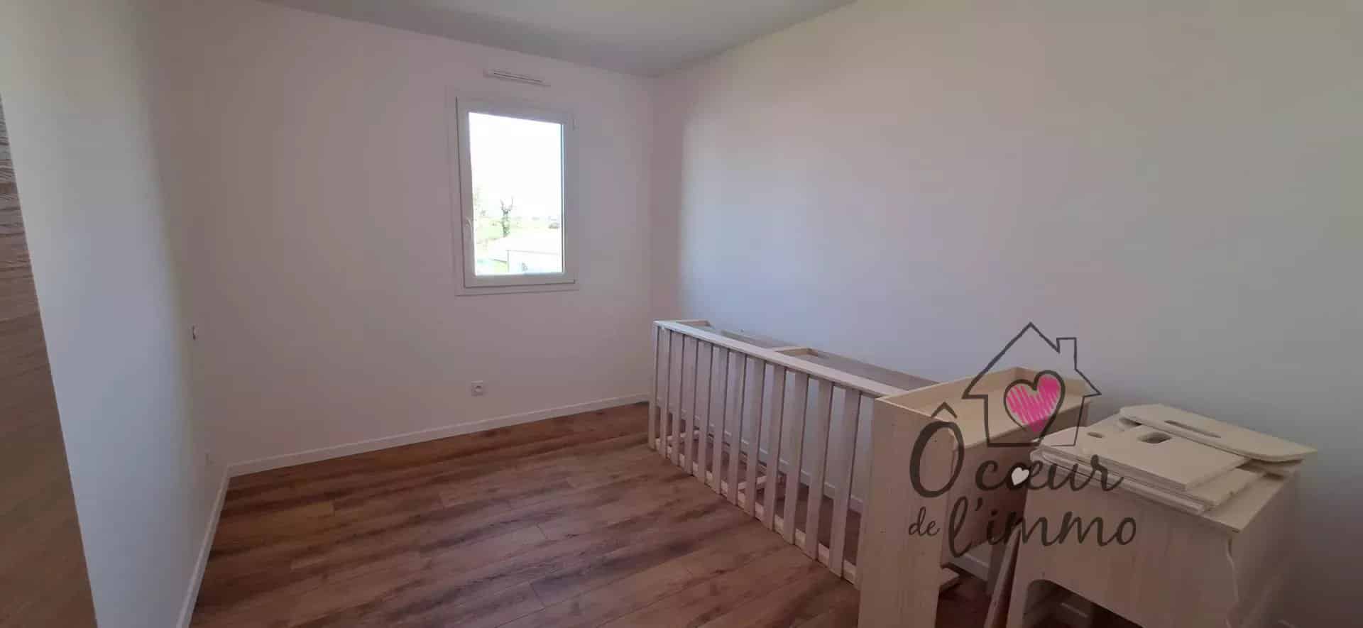 Plain pied : 3 chambres + garage.