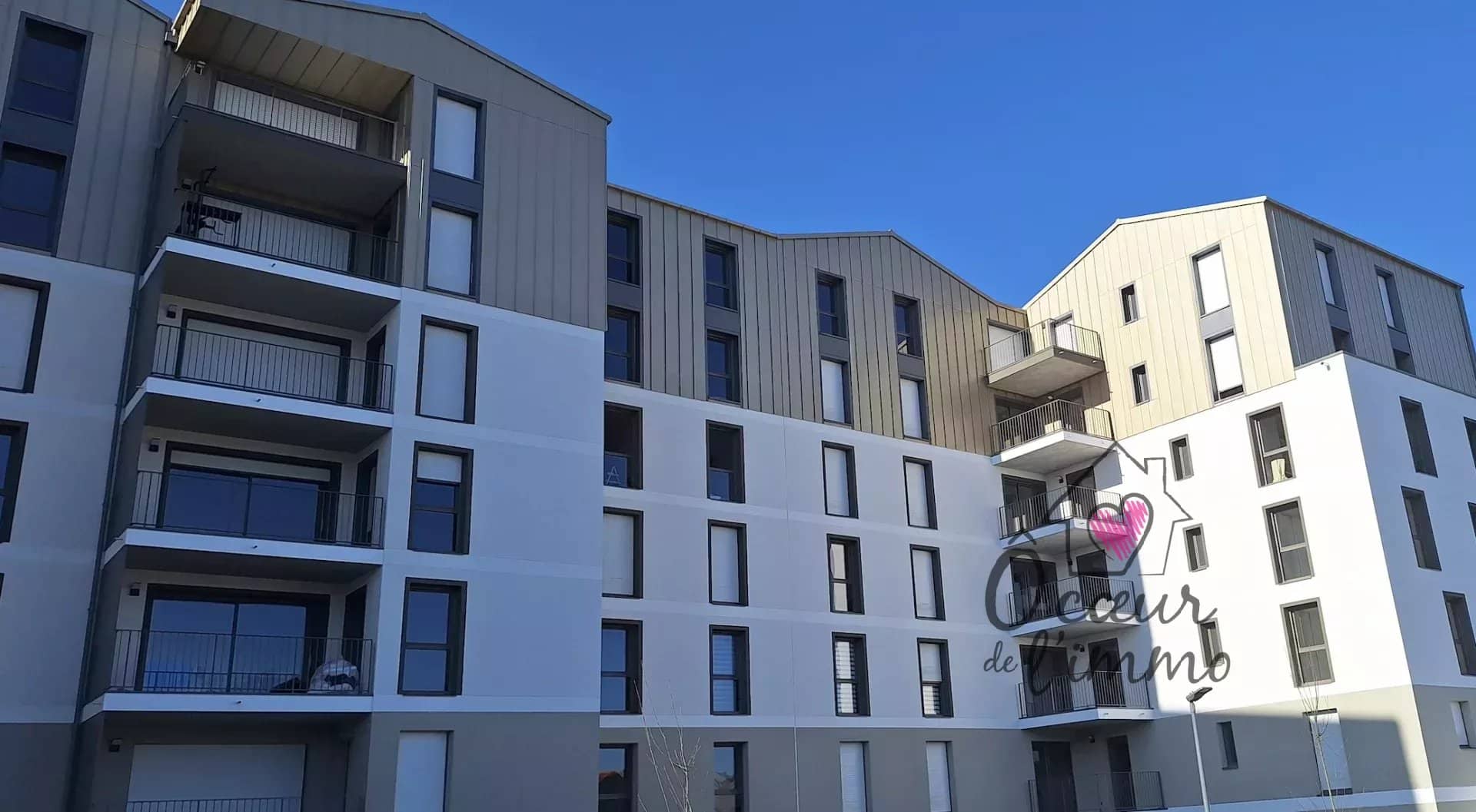 Appartement centre ville  : 2 chambres  avec stationnement + box garage.