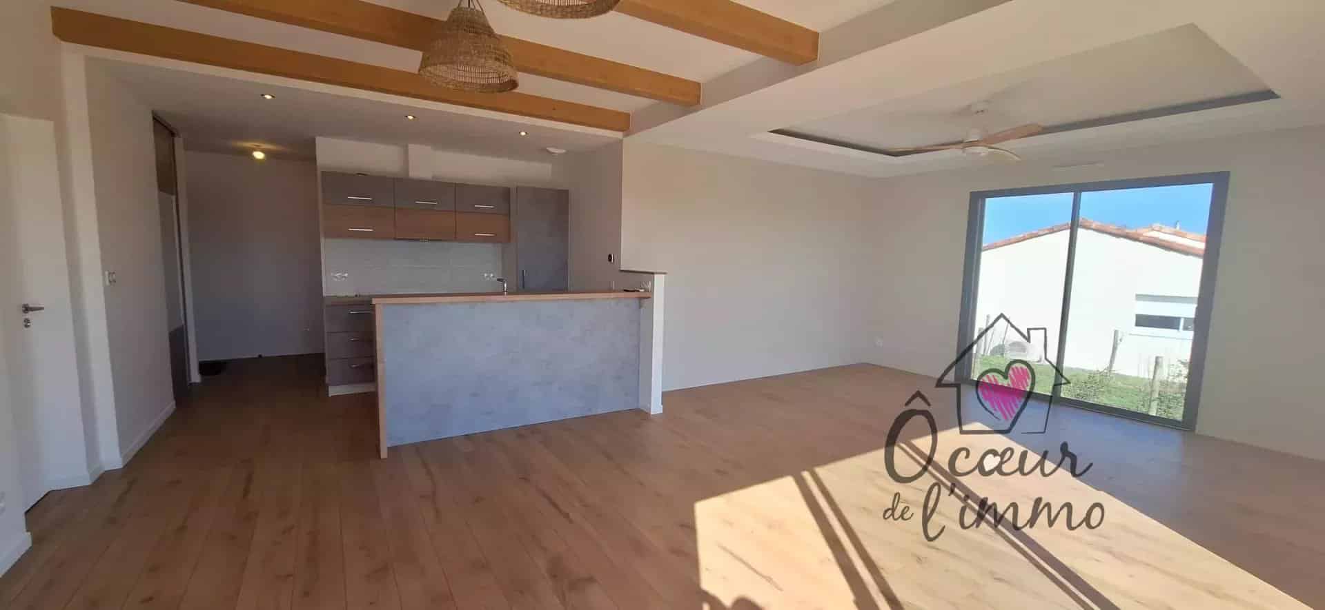 Plain pied : 3 chambres + garage.
