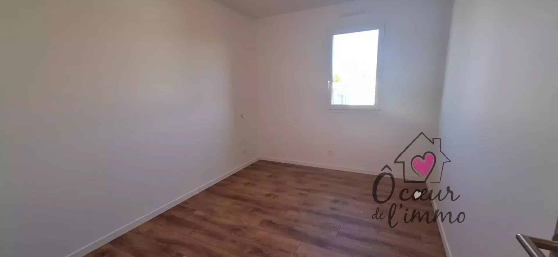 Plain pied : 3 chambres + garage.