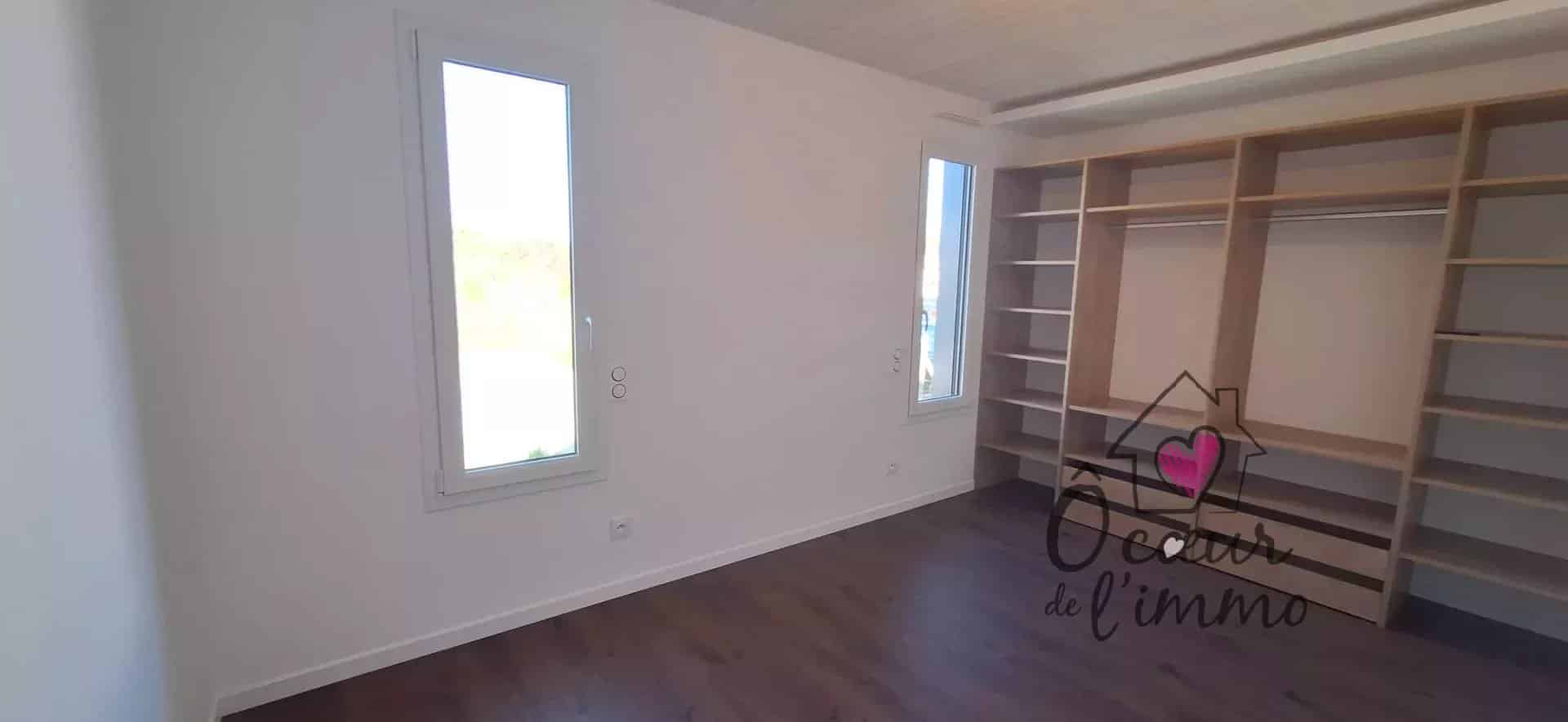 Plain pied : 3 chambres + garage.