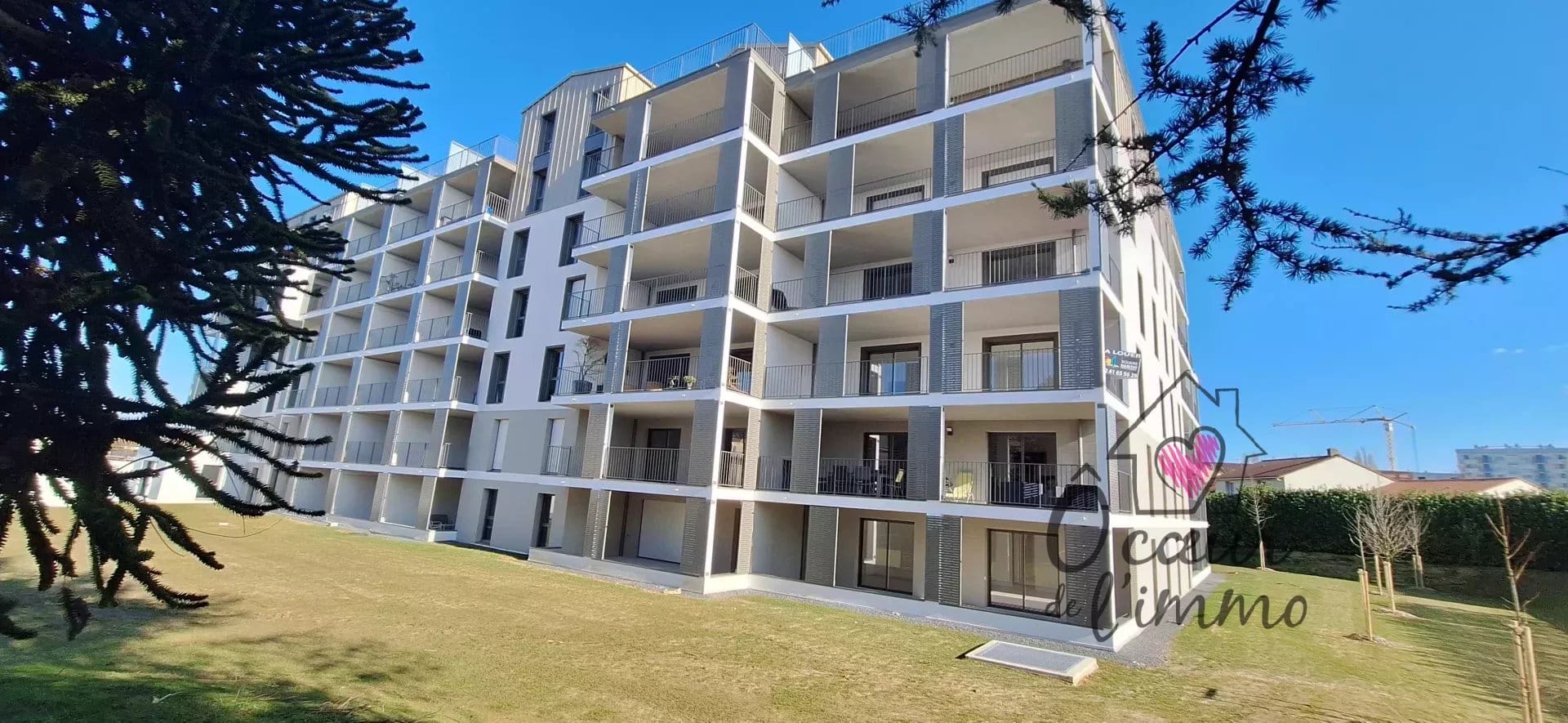 Appartement centre ville  : 2 chambres  avec stationnement + box garage.