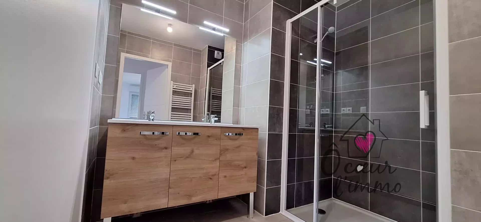 Appartement centre ville  : 2 chambres  avec stationnement + box garage.