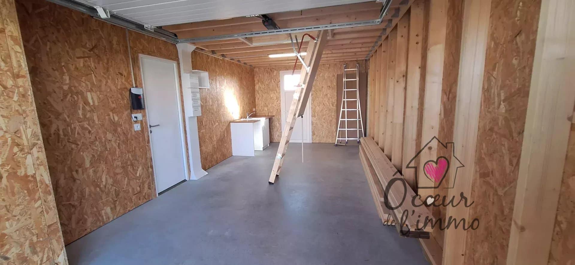 Plain pied : 3 chambres + garage.
