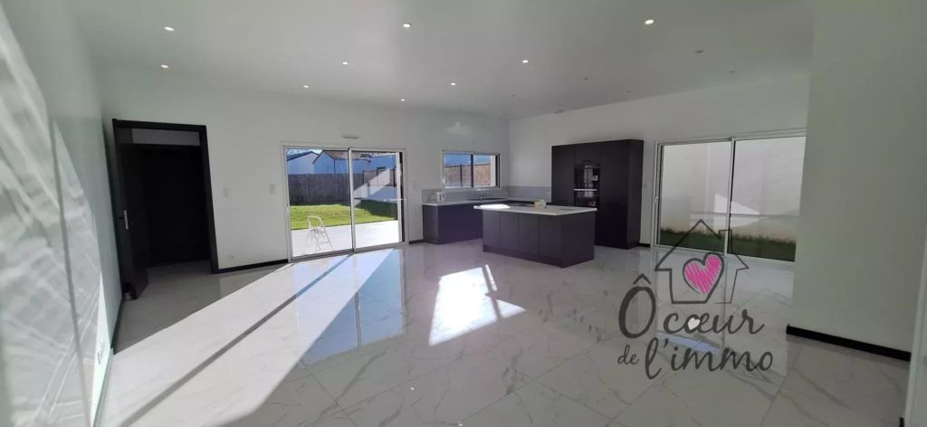 Maison Moderne 4 chambres  avec 50m2 de garage