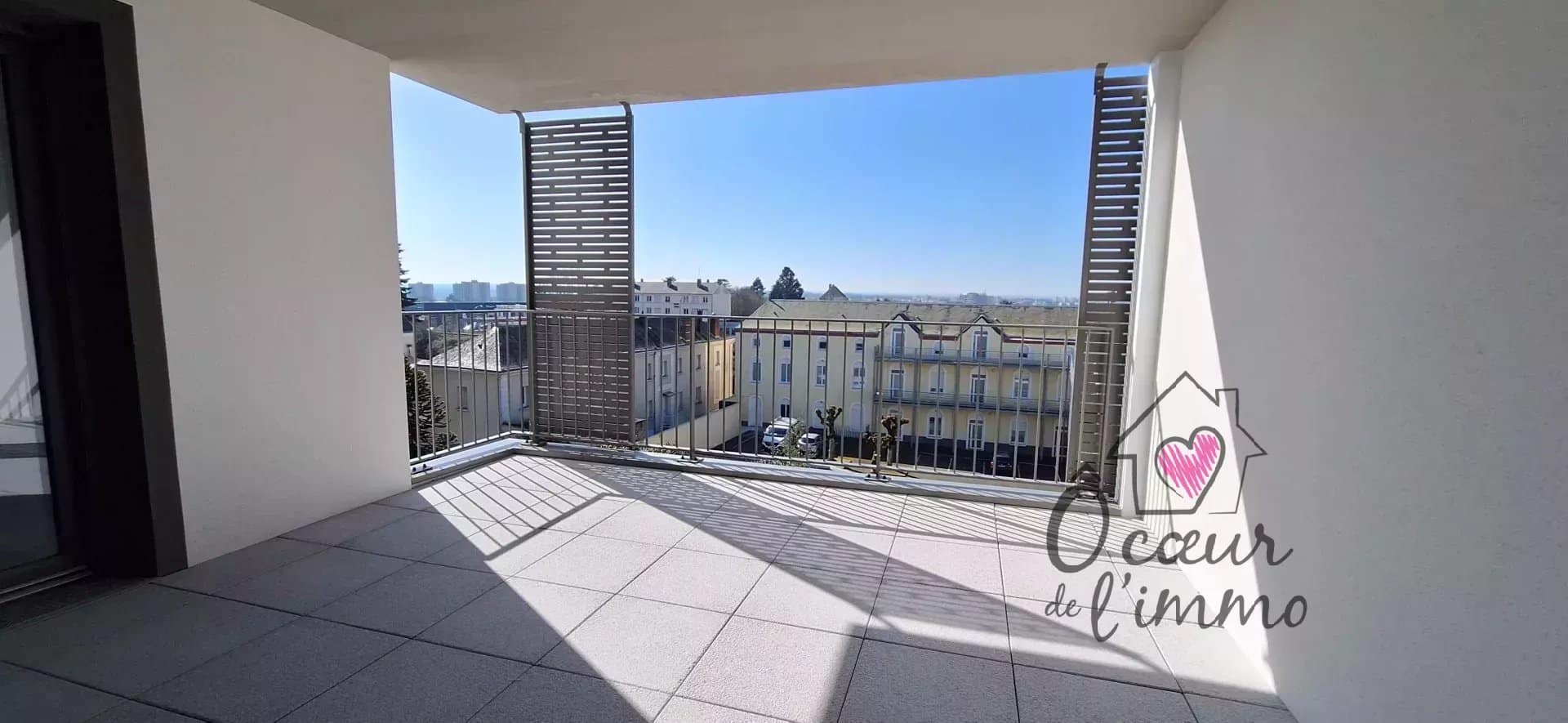 Appartement centre ville  : 2 chambres  avec stationnement + box garage.