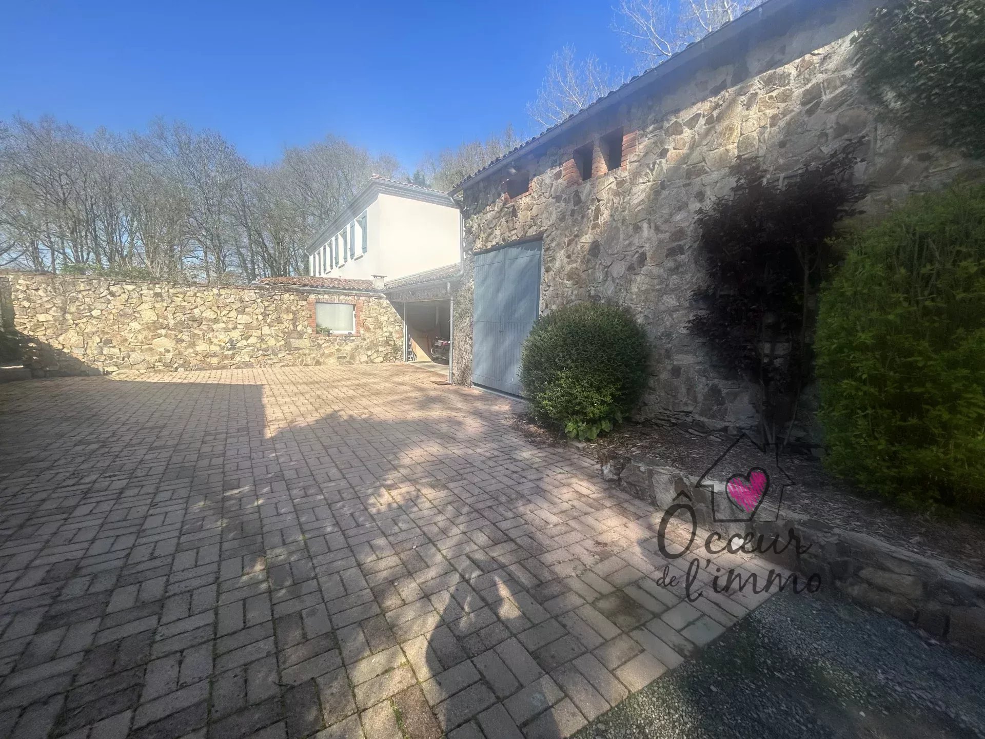 PROPRIETE  DE 230M² SUR 2,7 hectares