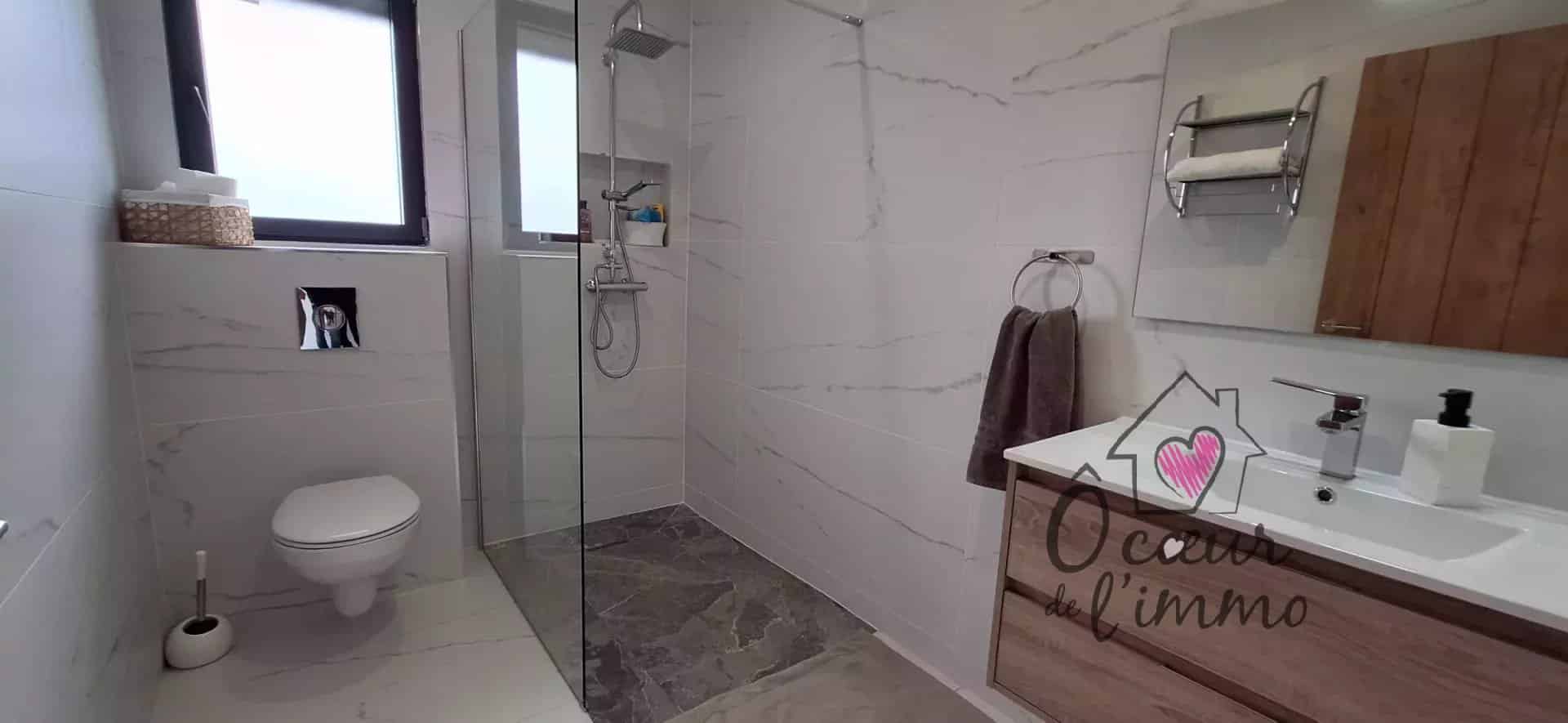 Plain pied moderne   4 chambres  avec garage