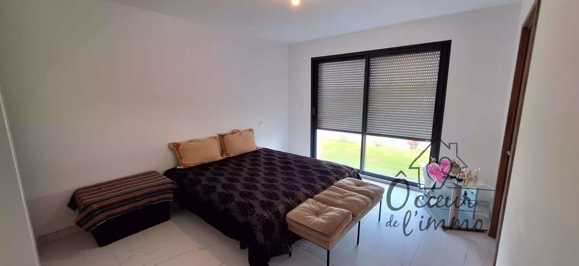 Plain pied moderne   4 chambres  avec garage