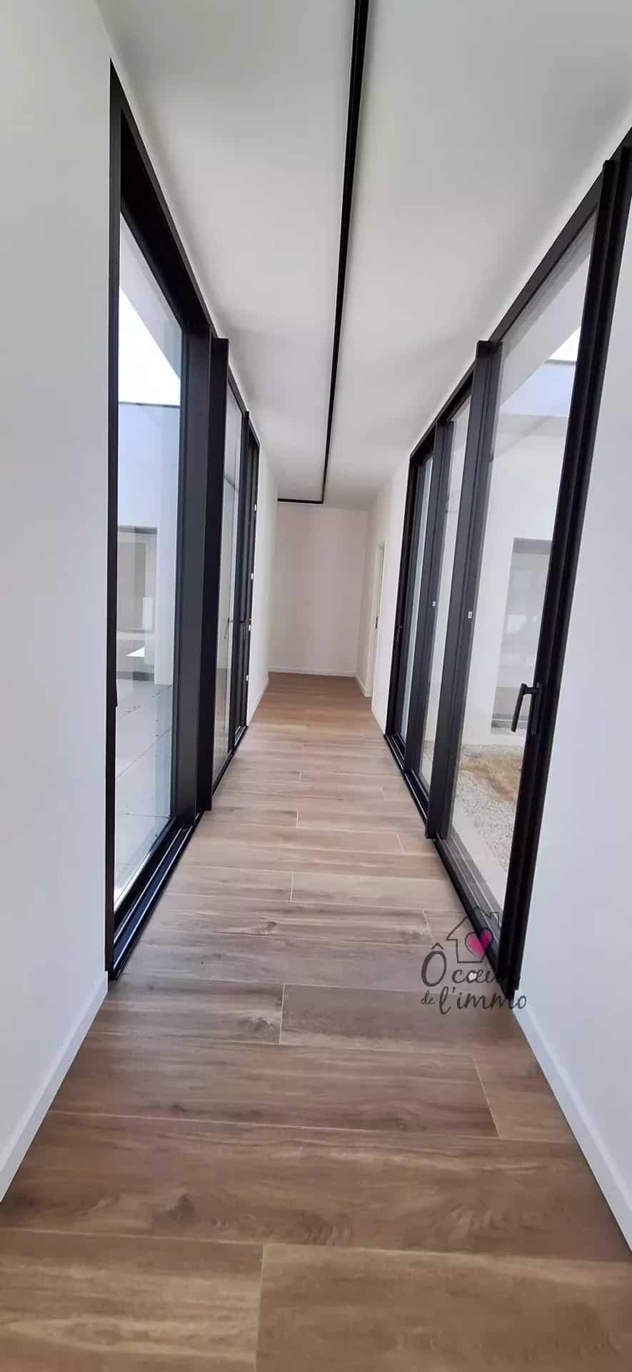 Maison d’architecte : 220m2 sur 900m2 de terrain.