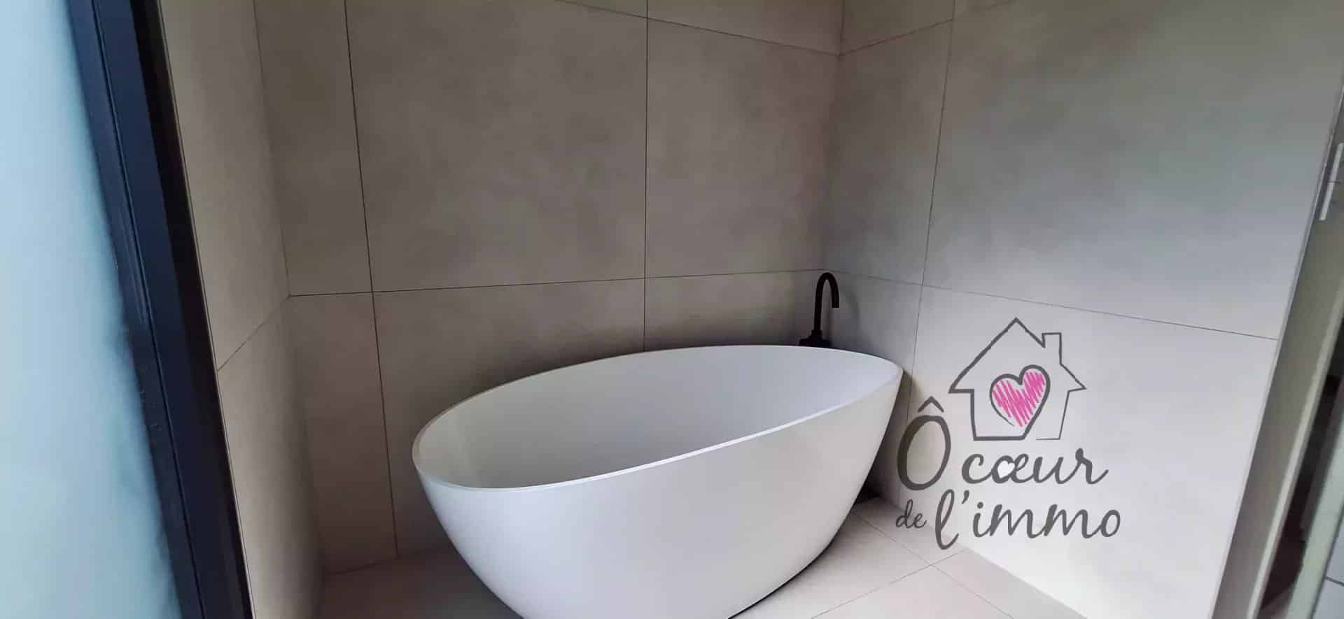 Maison d’architecte : 220m2 sur 900m2 de terrain.