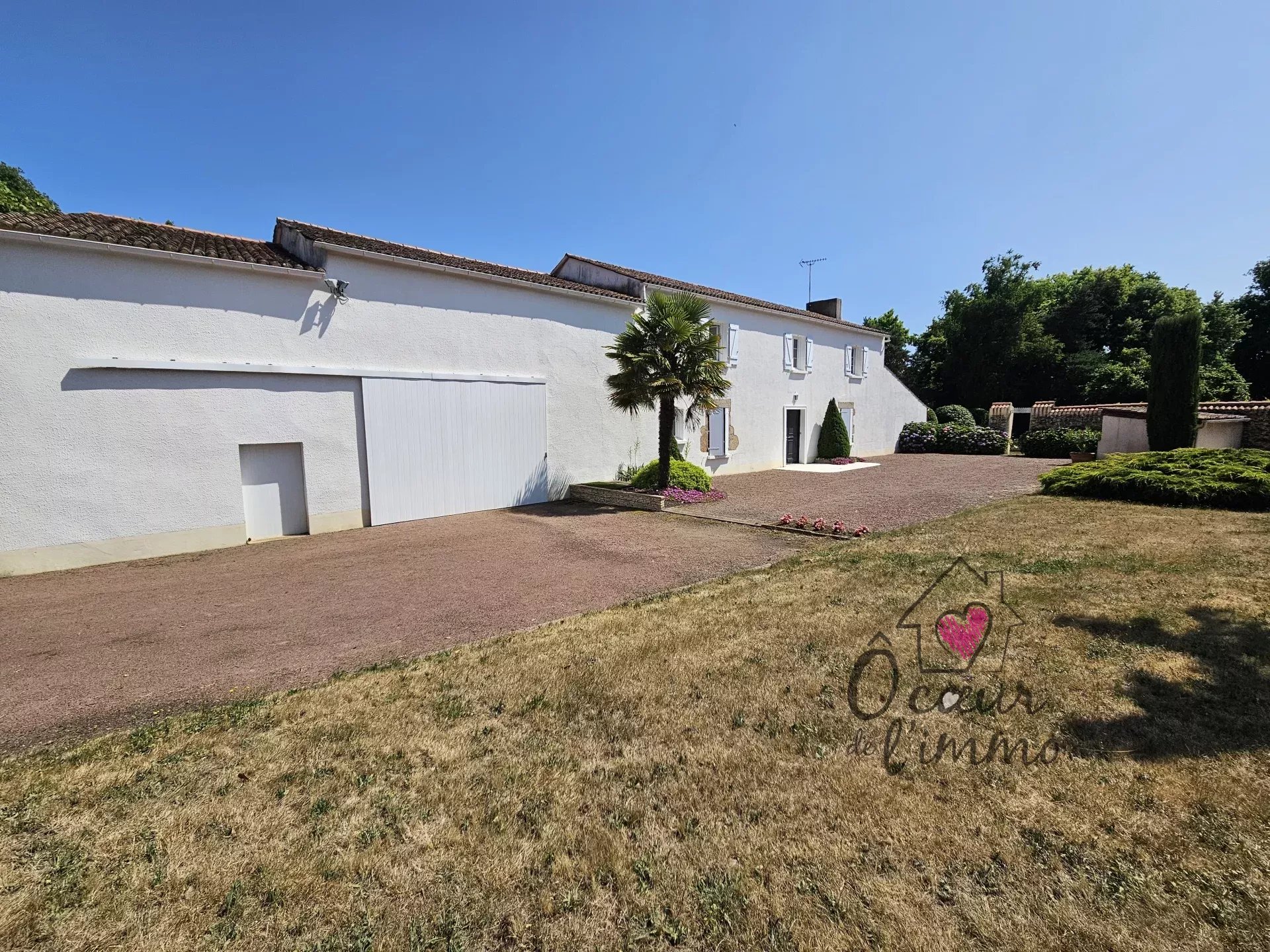 PAVILLON DE 240 M²