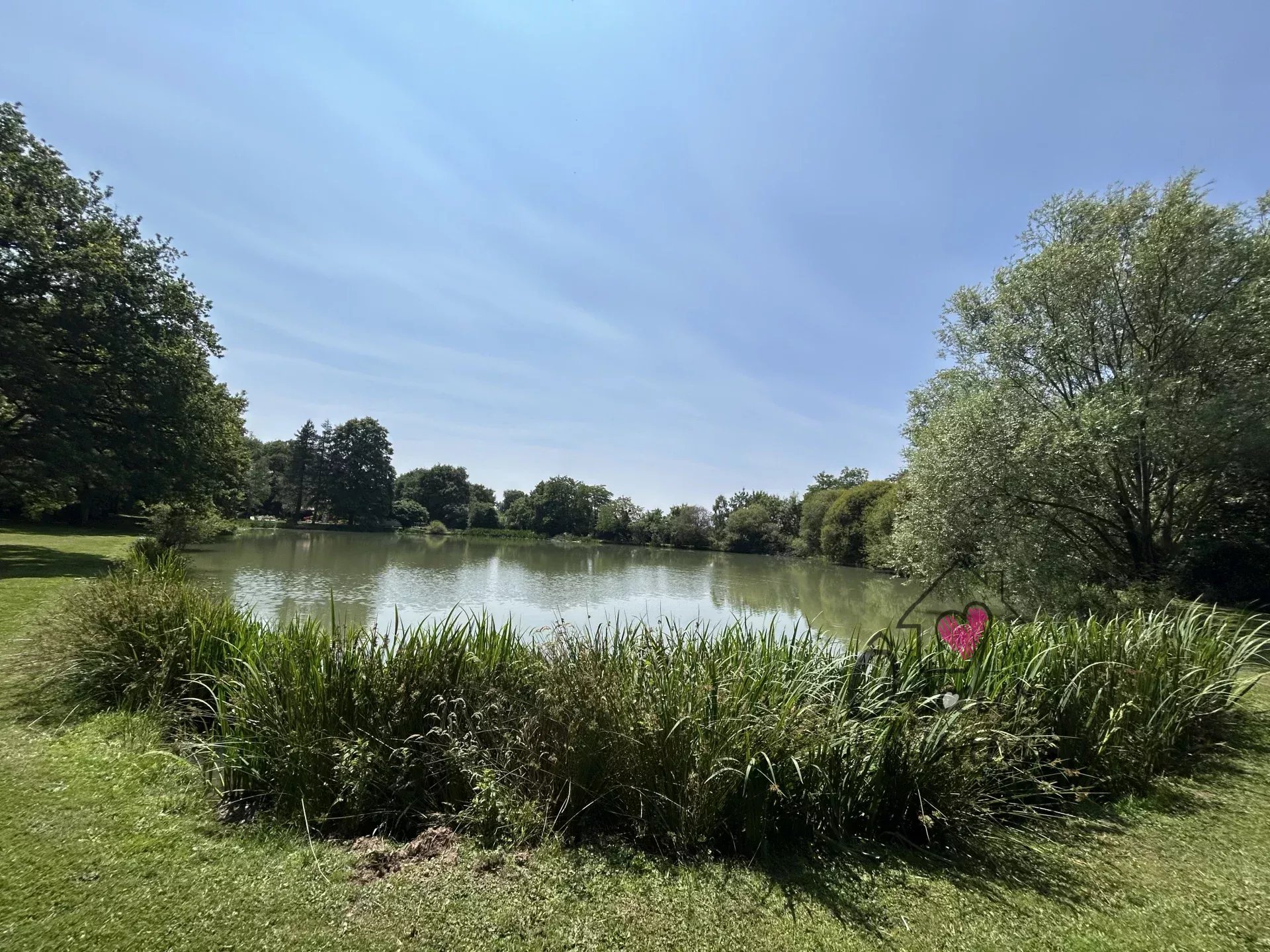 PROPRIÉTÉ AVEC ETANG