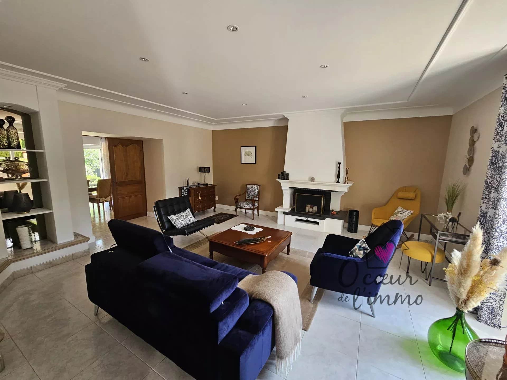 PAVILLON DE 240 M²