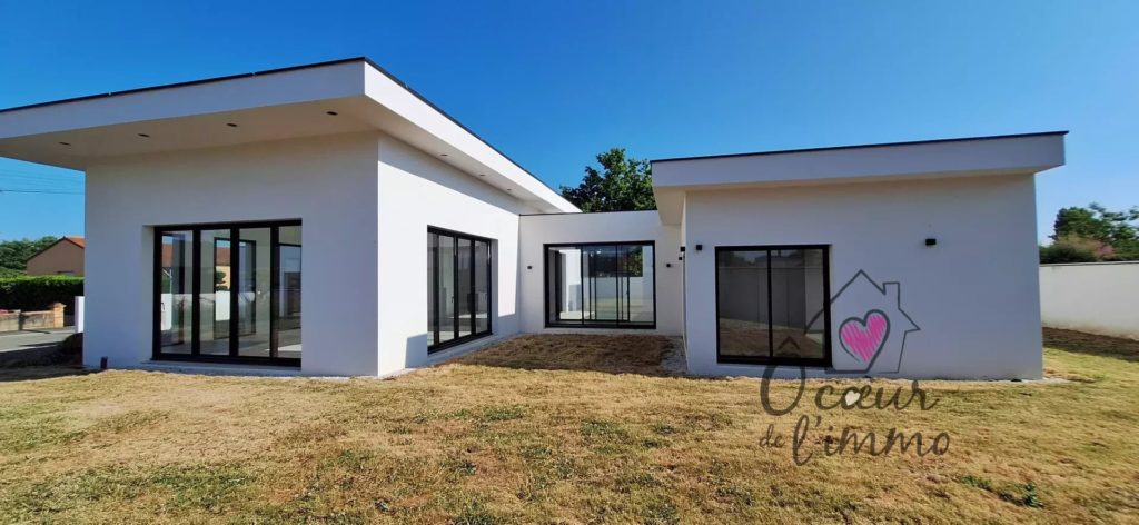 Maison d’architecte : 220m2 sur 900m2 de terrain.