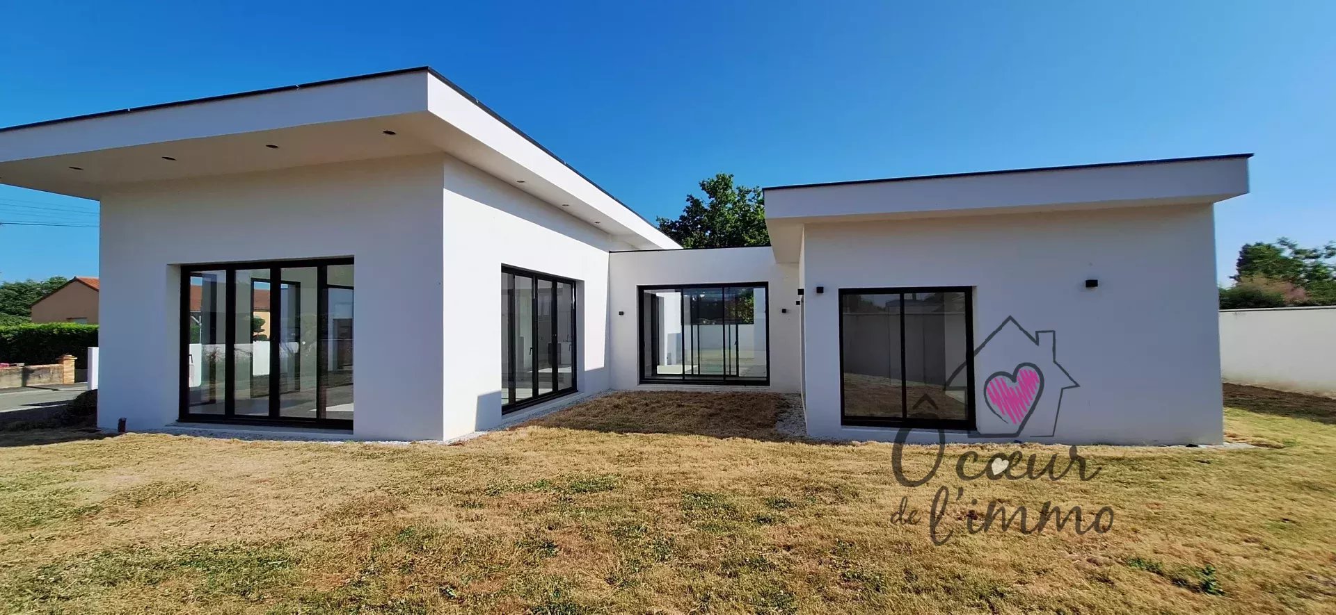 Maison d’architecte : 220m2 sur 900m2 de terrain.