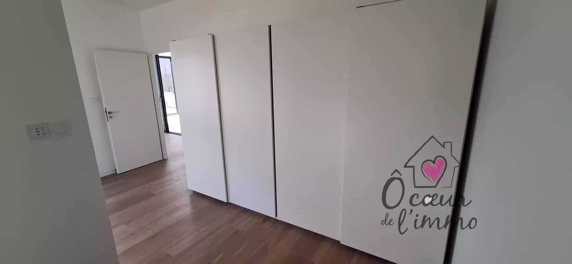 Maison d’architecte : 220m2 sur 900m2 de terrain.