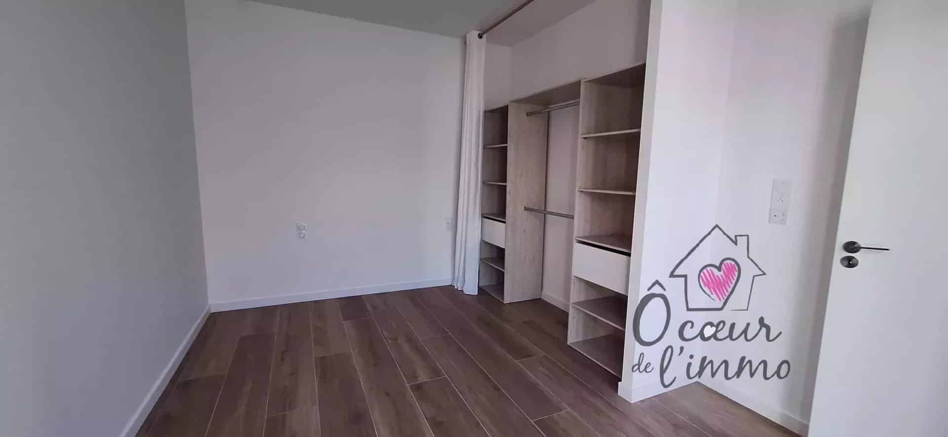 Maison d’architecte : 220m2 sur 900m2 de terrain.