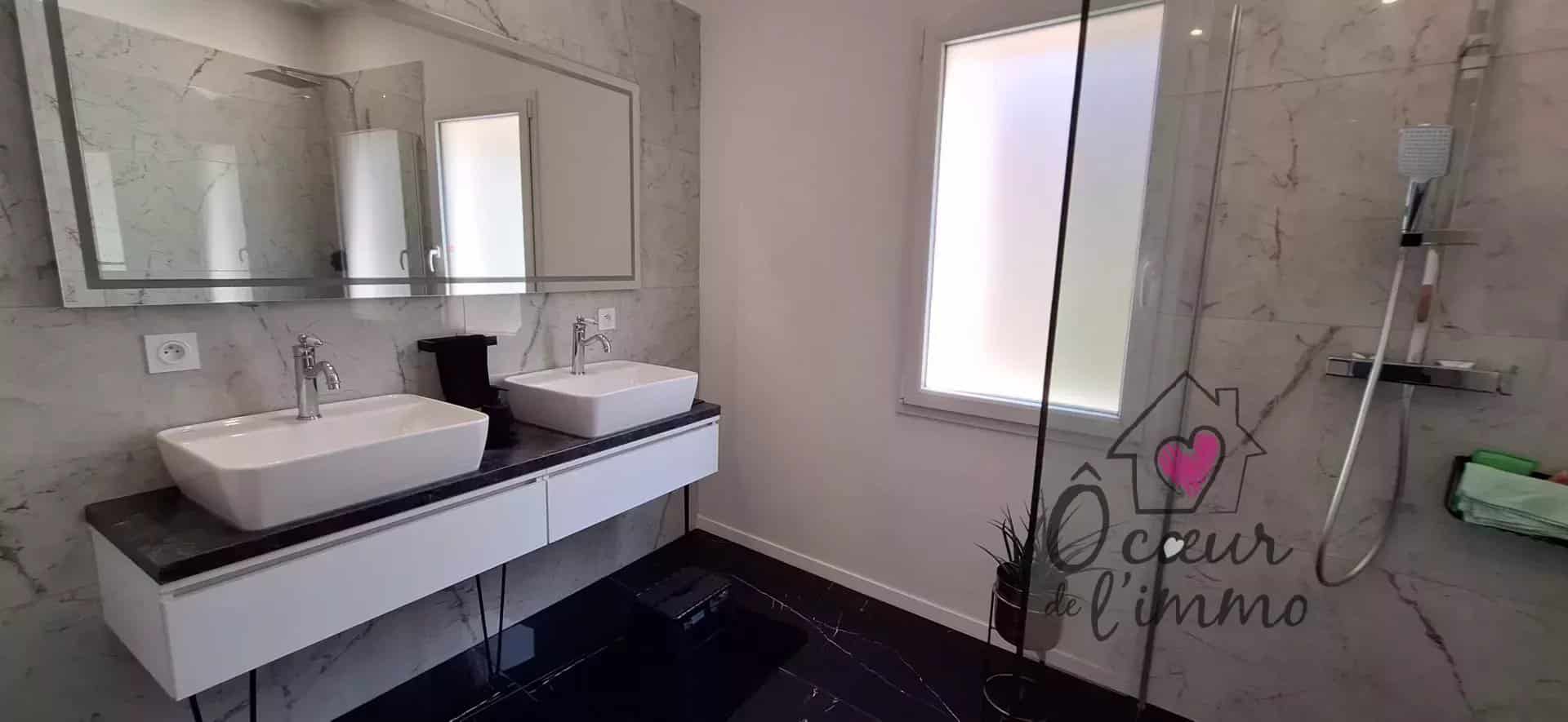 Plain pied : 4 chambres avec jardinet