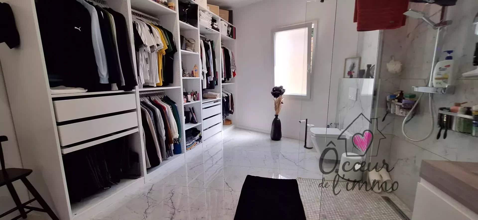 Plain pied : 4 chambres avec jardinet