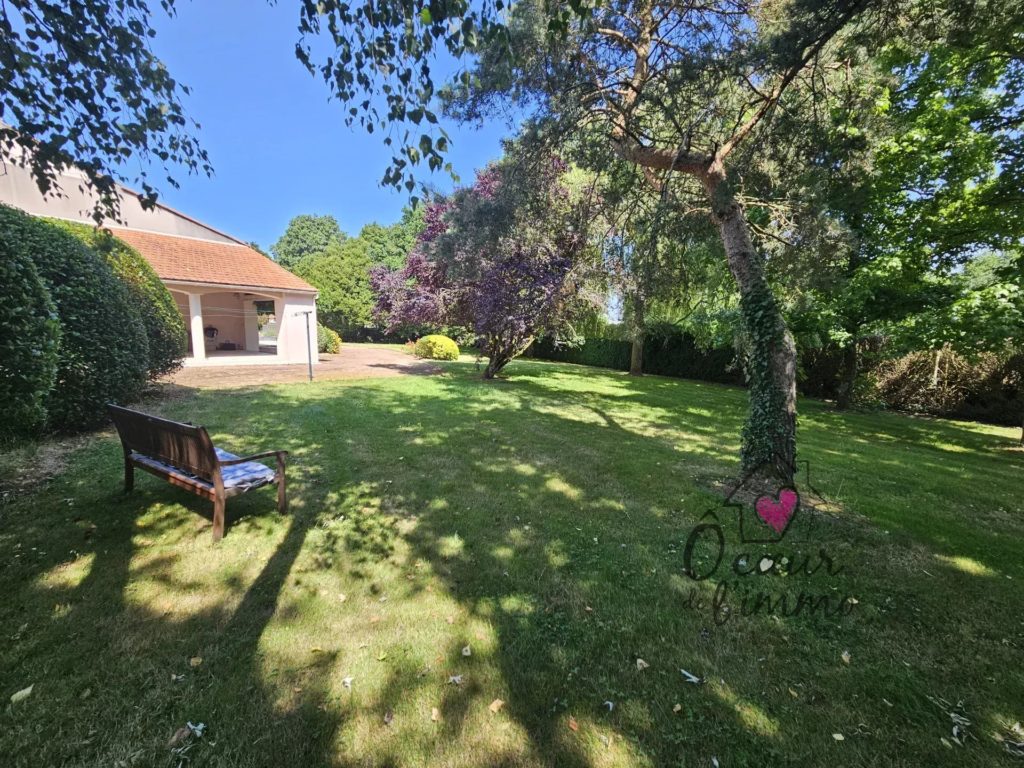 PAVILLON DE 240 M²