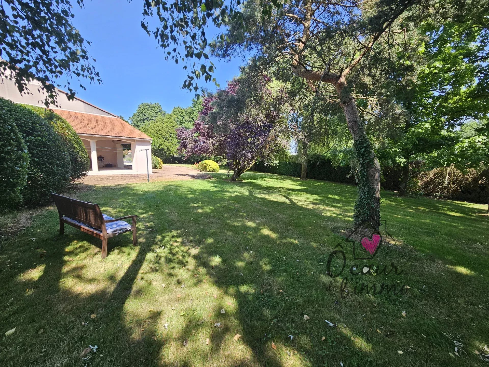 PAVILLON DE 240 M²