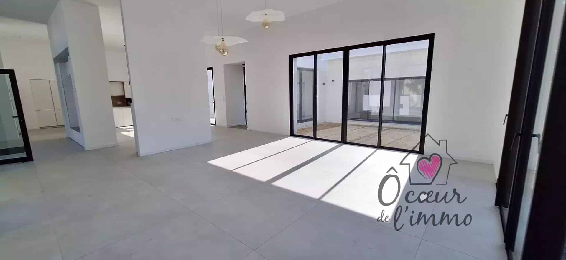 Maison d’architecte : 220m2 sur 900m2 de terrain.