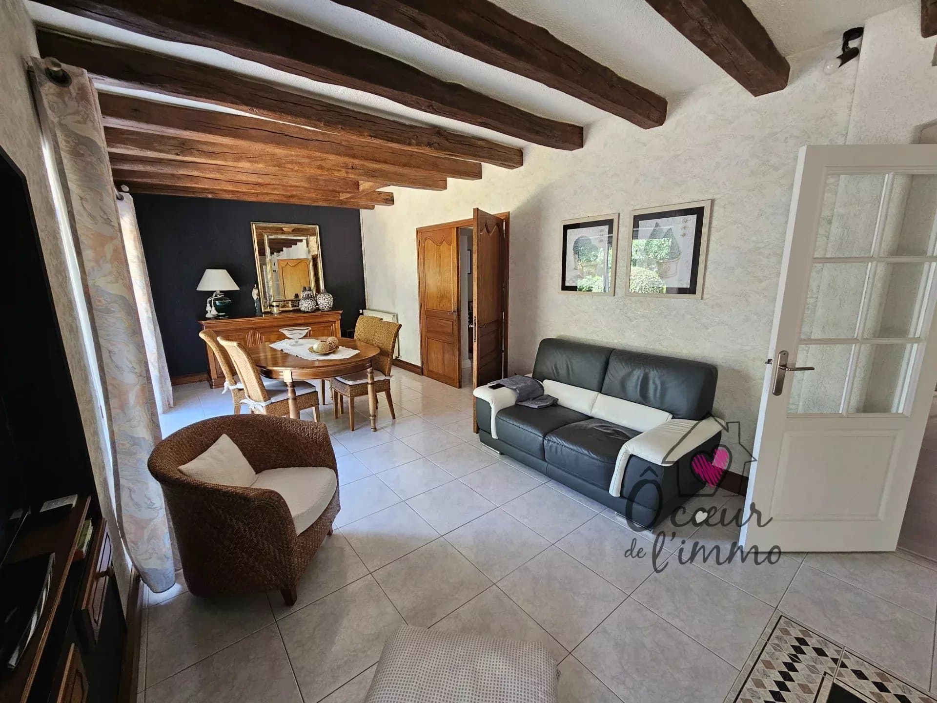 PAVILLON DE 240 M²