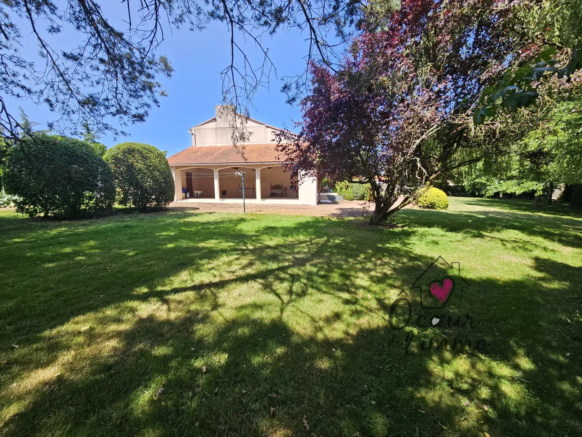 PAVILLON DE 240 M²