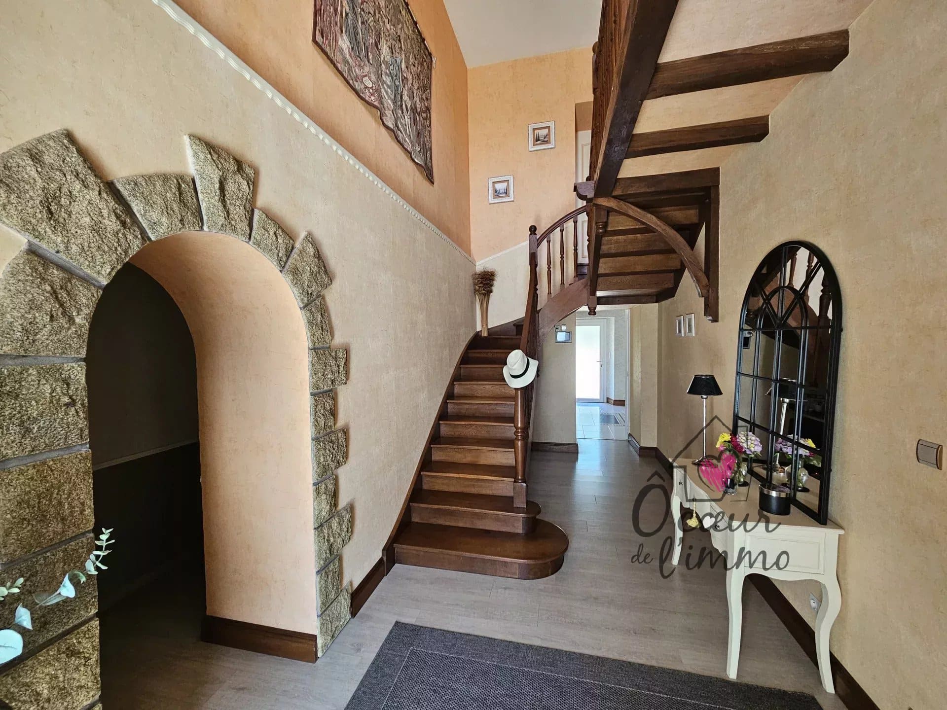 PAVILLON DE 240 M²
