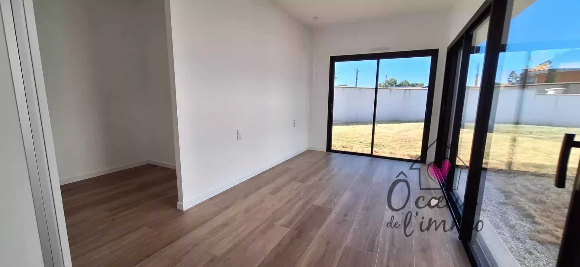 Maison d’architecte : 220m2 sur 900m2 de terrain.