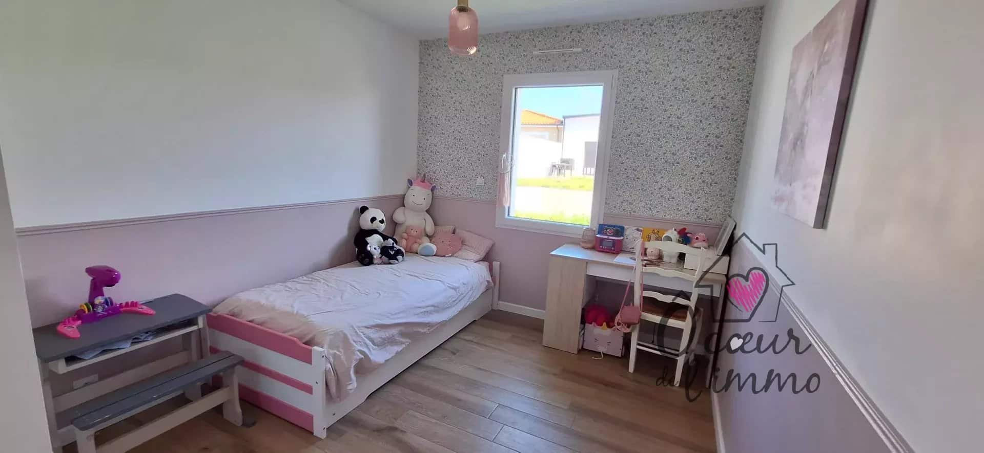 Maison de plain pied  : 3 chambres +  garage.