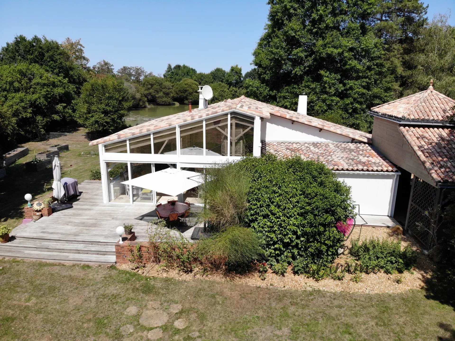 PROPRIÉTÉ AVEC ETANG