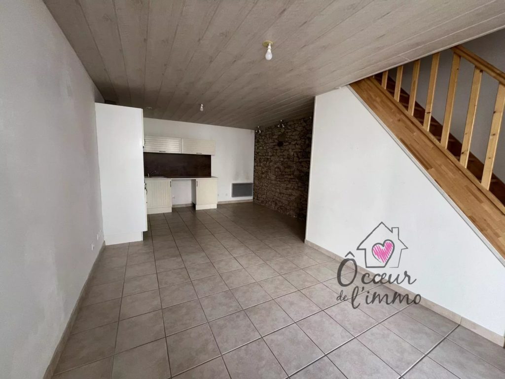 AXE CHOLET-NANTES, COMMUNE DE ROUSSAY, MAISON T3 DE BOURG