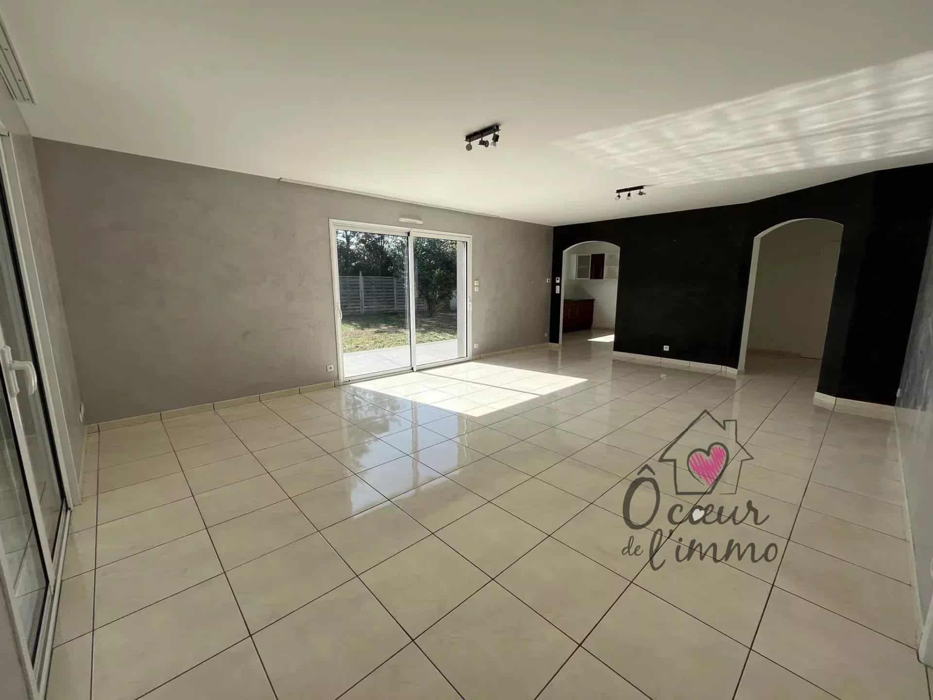 Plain pied  : 4 chambres avec garage.