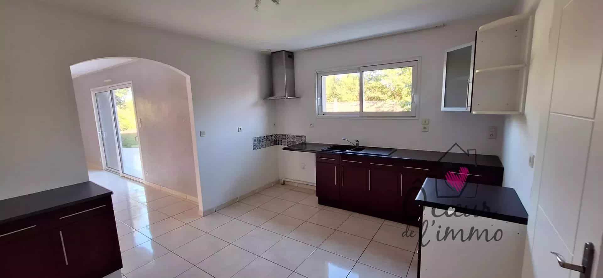 Plain pied  : 4 chambres avec garage.