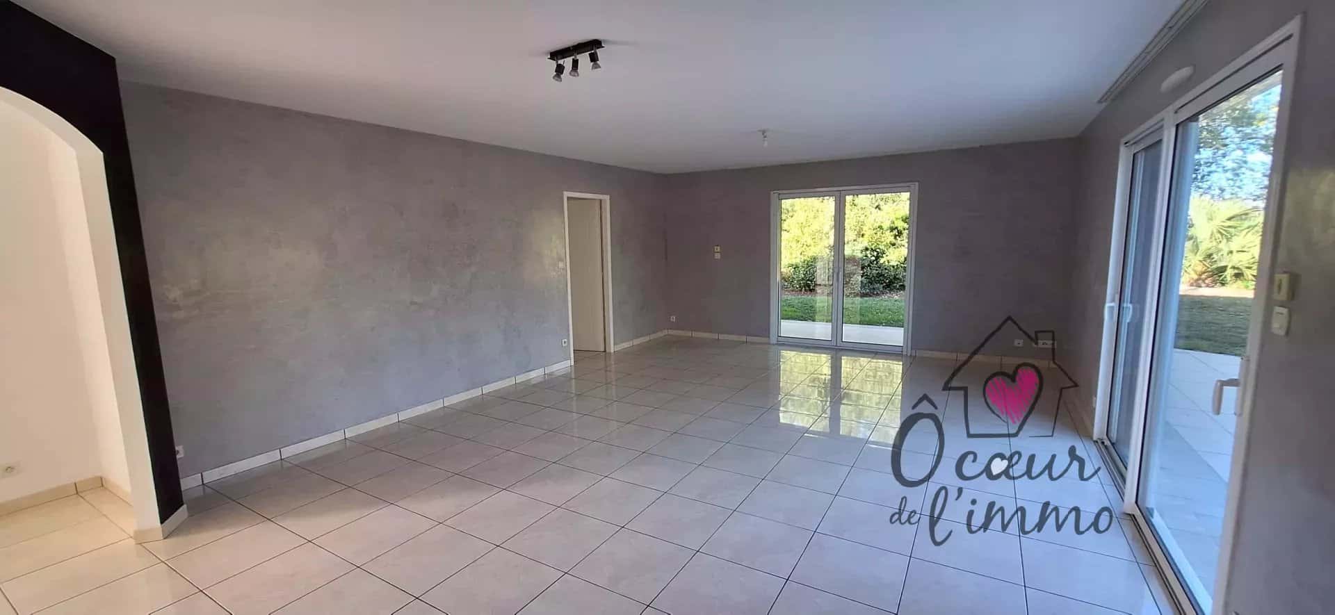 Plain pied  : 4 chambres avec garage.