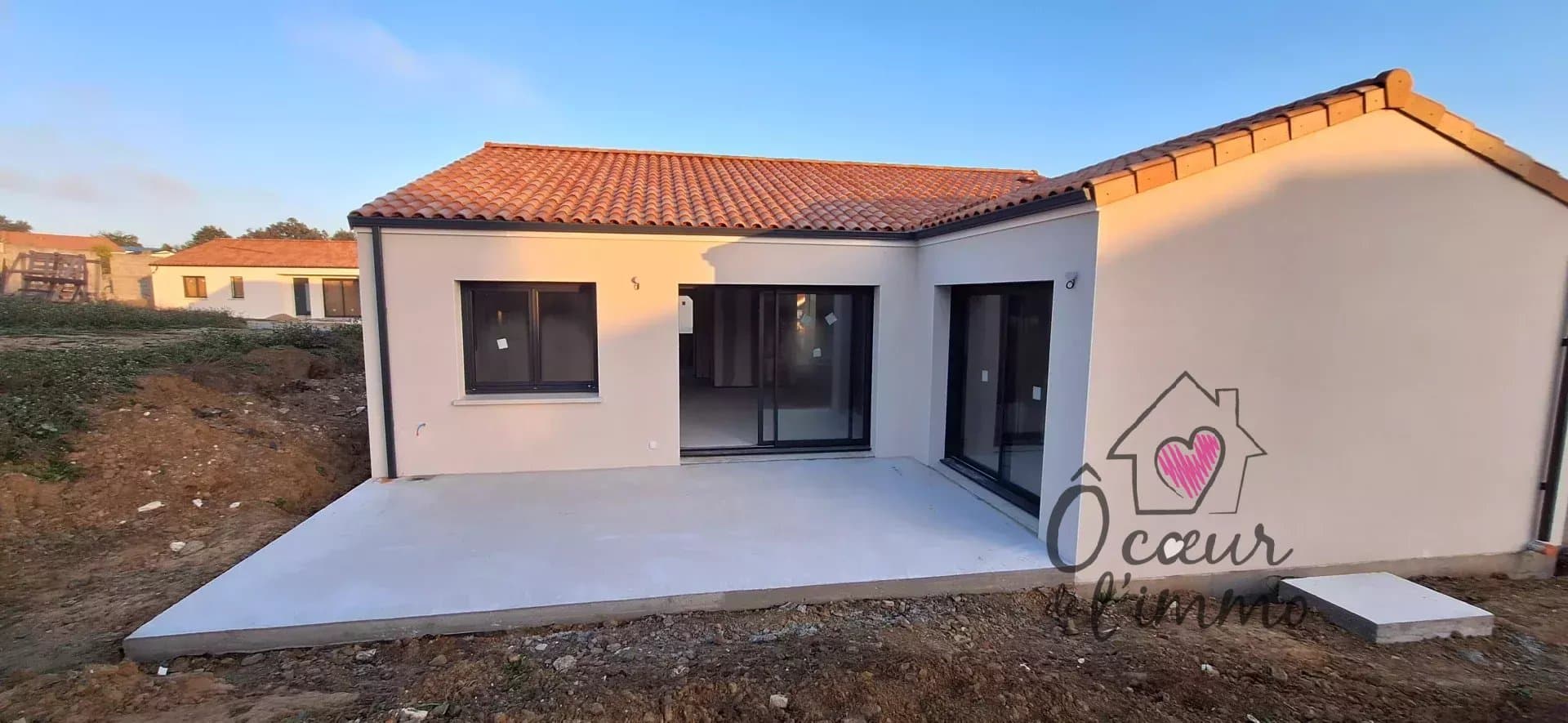 Beau plain pied : 3 chambres de 115 m2 + 1 garage.