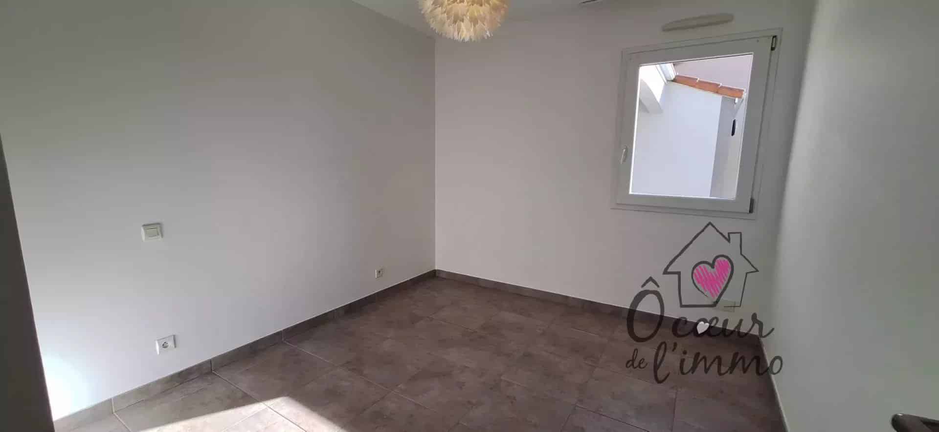 Plain pied  : 4 chambres avec garage.