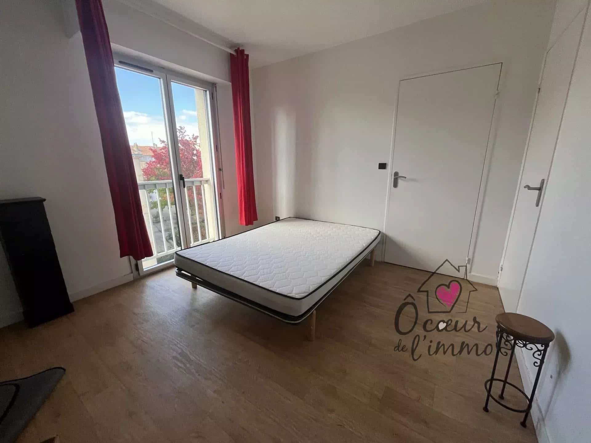 CENTRE VILLE CHOLET T2 MEUBLE