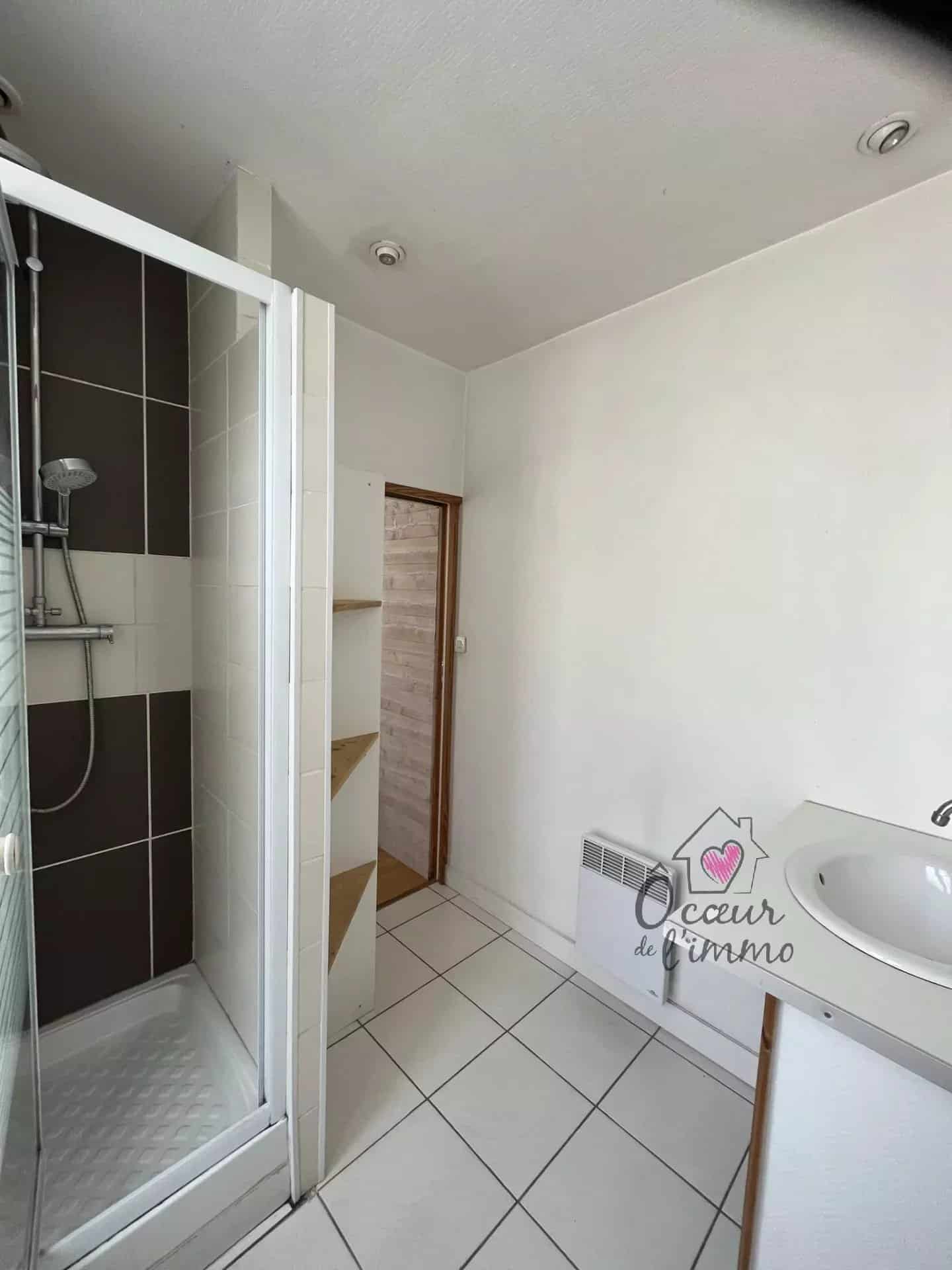 CHOLET CENTRE VILLE, STUDIO MEUBLE 1ER ETAGE