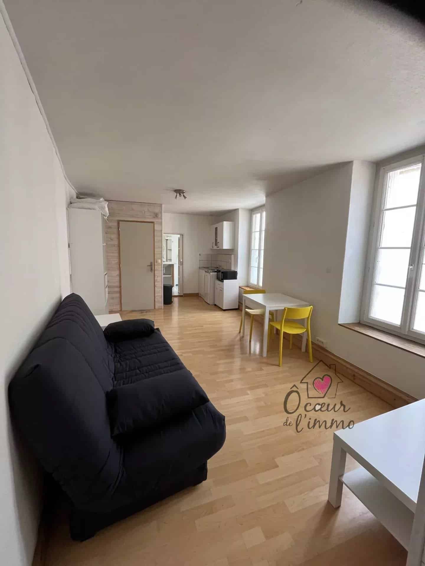 CHOLET CENTRE VILLE, STUDIO MEUBLE 1ER ETAGE