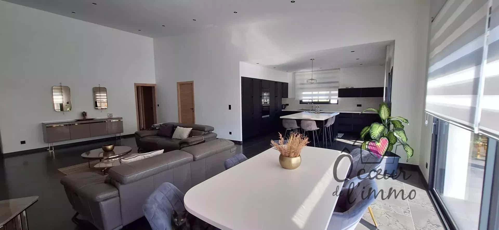 Plain pied 5 chambres 166m2 + garage.