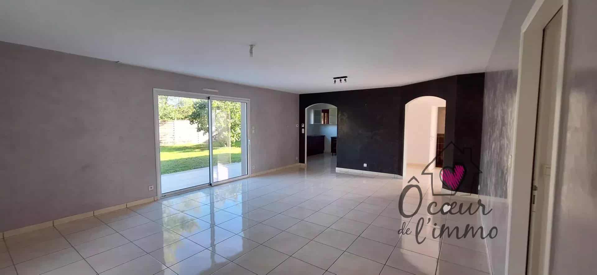Plain pied  : 4 chambres avec garage.