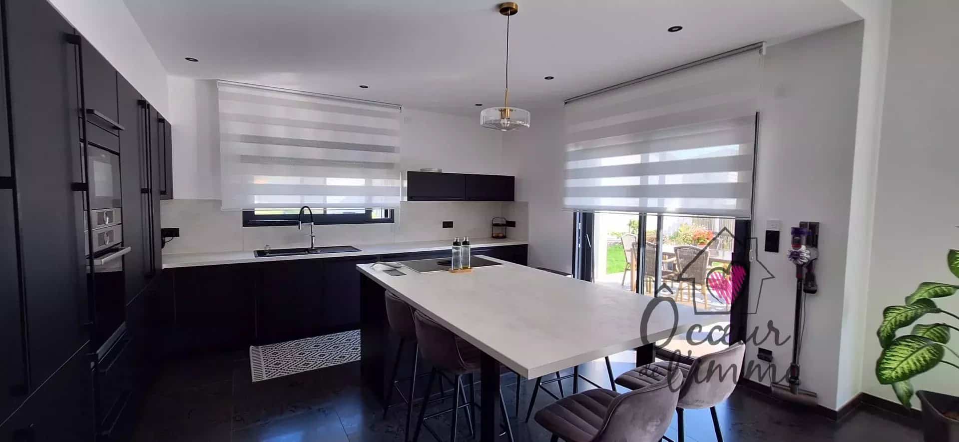 Plain pied 5 chambres 166m2 + garage.