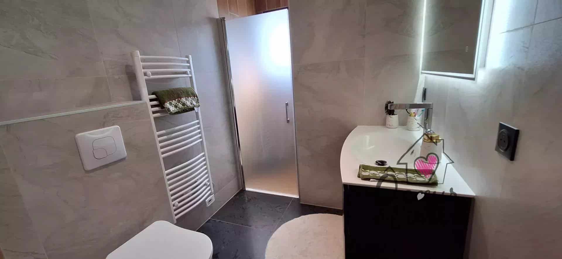 Plain pied 5 chambres 166m2 + garage.